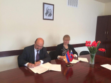 Журфак МГУ и Союз журналистов Армении подписали договор о сотрудничестве