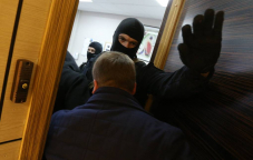 Источник: обыски в "Росбалте" связаны с уголовным делом о клевете по заявлению Усманова