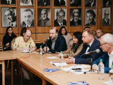 Секретарь СЖР Роман Серебряный выступил на Круглом столе "Роль кинематографа в развитии электронных СМИ"
