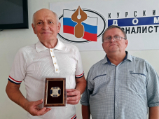 В Союзе журналистов Курской области поздравили с 70-летием ветерана курской журналистики      Виктора      Чемодурова